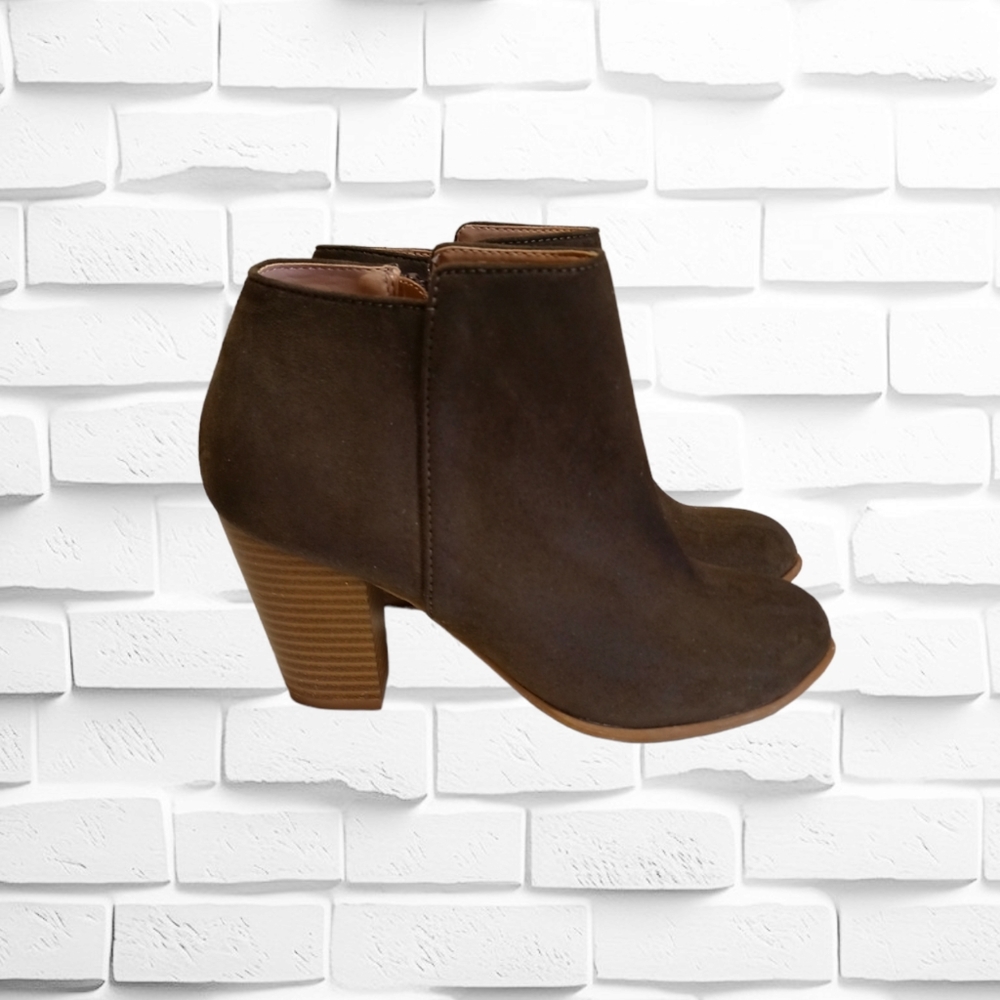Old Navy Women's Faux Suede Heeled Ankle Booties Sage Green